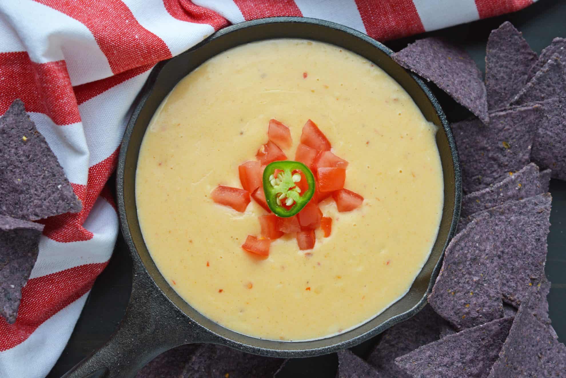 Overhead of queso dip in serving bowl