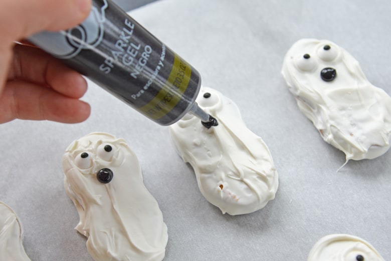 Black frosting as the mouth for ghosts 