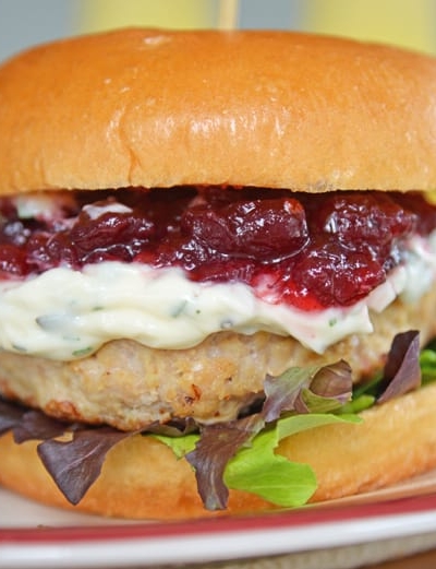 turkey burger with cranberry sauce