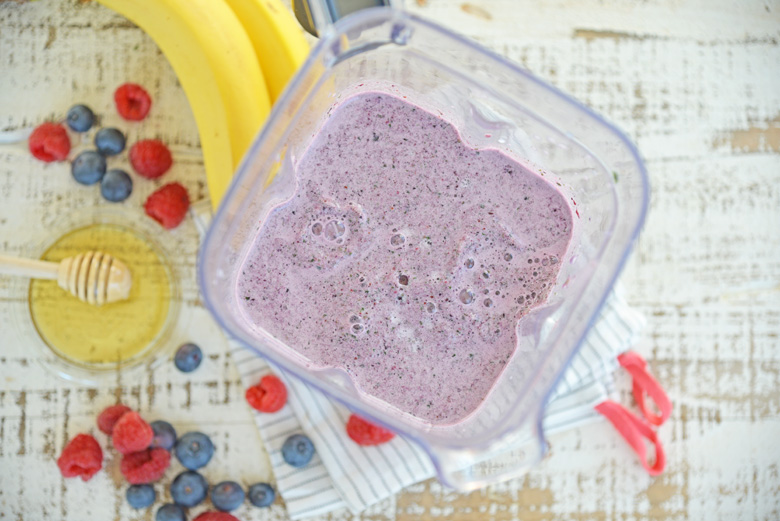 purple smoothie in a blender