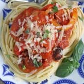 plate of chicken cacciatore and pasta