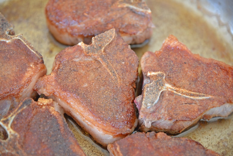 Lamb chops with a spice crust 