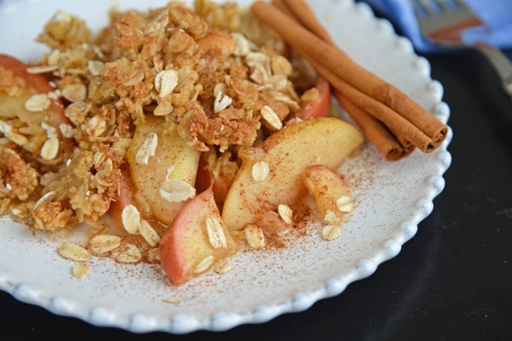 Easy Apple Crisp with Oats | Gluten Free Option Available!