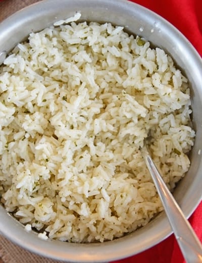 This EASY Ranch Rice recipe is a super versatile side dish that will add gentle flavor to any dinner you are serving. A great way to use a pantry staple! #ranchrice #ricerecipes #ranchricerecipe #easyricerecipes www.savoryexperiments.com