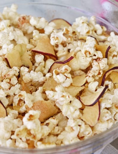 Popcorn in a bowl, with Cinnamon