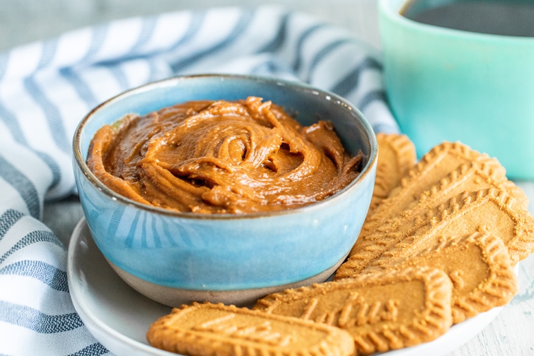 angle view of cookie butter with gingersnap cookies 