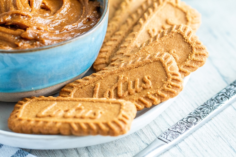 close up of gingersnap cookies for cookie butter 