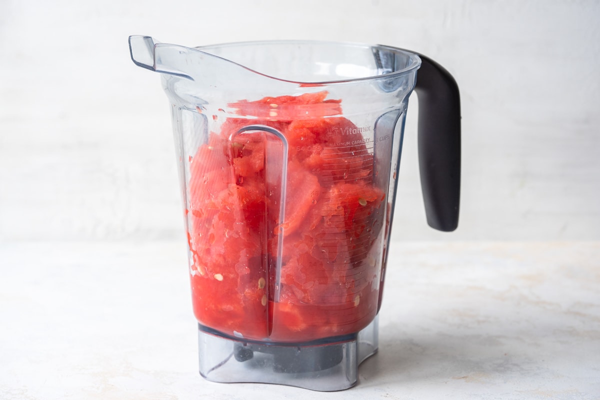 blender with watermelon pulp 