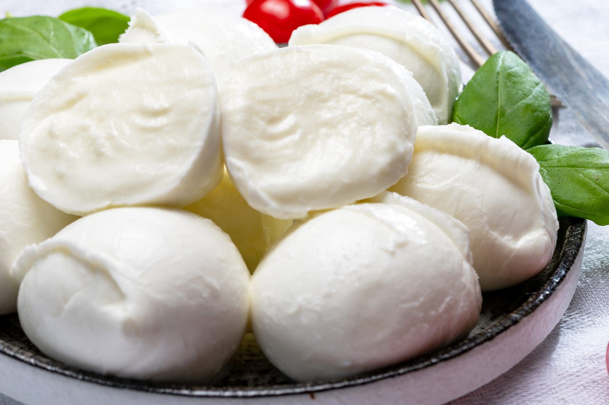 Homemade Mozzarella Cheese - It&amp;#39;s Just That Easy!