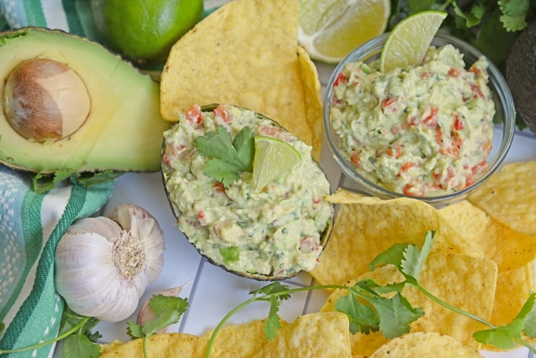 easy guacamole with chips 