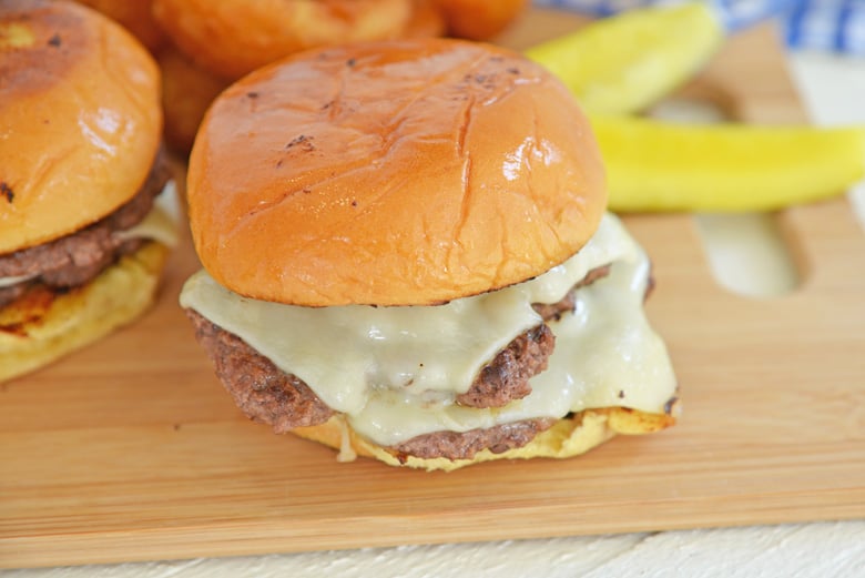 Smash Burger Recipe with Easy Sauce (VIDEO) 