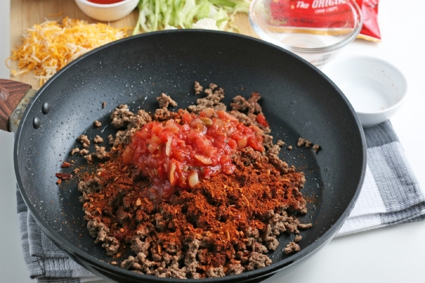 ground beef with salsa and seasonings