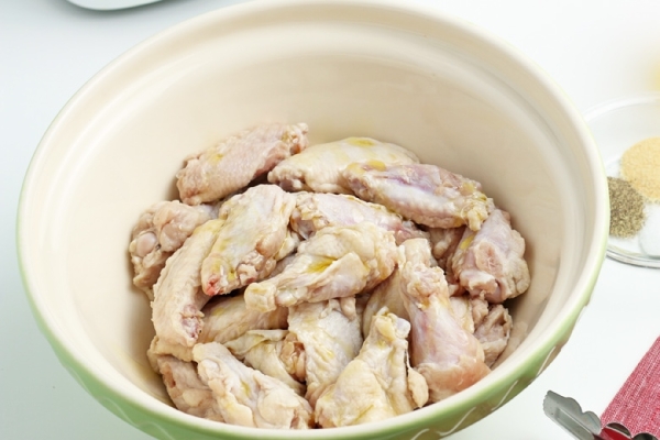 chicken wings in olive oil