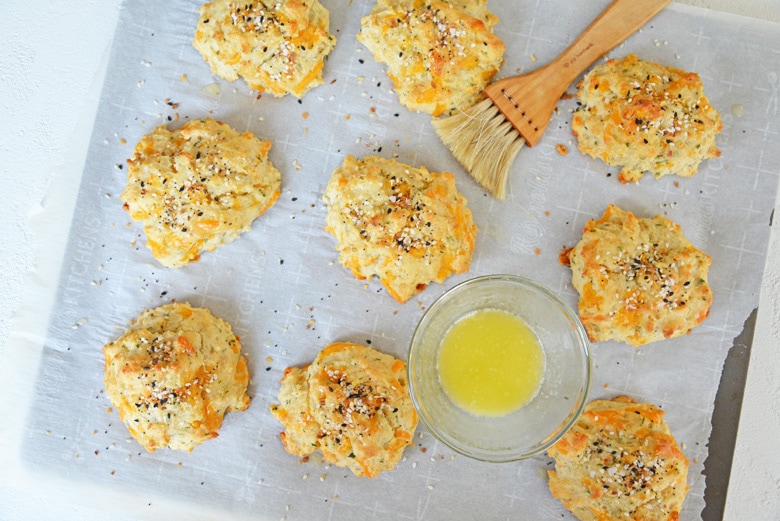 everything bagel seasoning biscuits on a baking sheet 