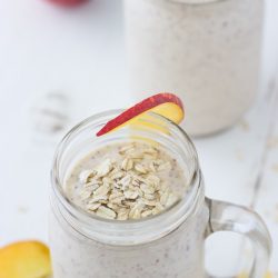 peach cobbler smoothie in jar