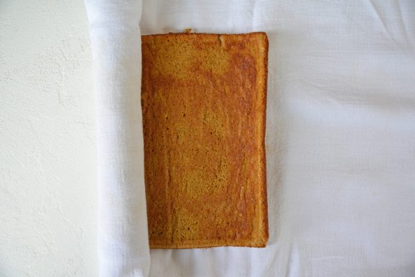 how to roll a cake in a tea towel