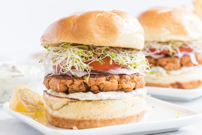 https://www.savoryexperiments.com/wp-content/uploads/2020/09/Salmon-Burger-14.jpg