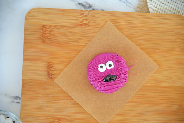 creating a glitter mouth on a chocolate covered oreo cookie 