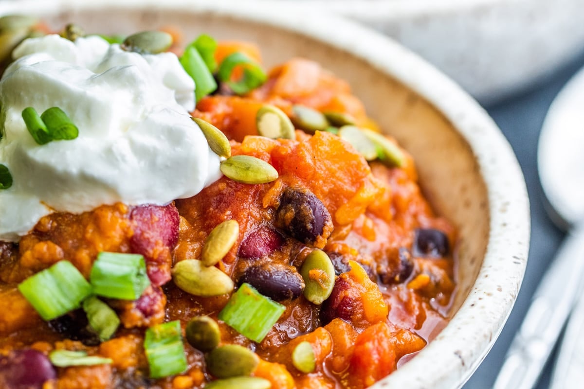 BEST Vegetarian Sweet Potato Chili Recipe Perfect For Meatless Monday best-vegetarian-sweet-potato-chili-recipe-perfect-for-meatless-monday