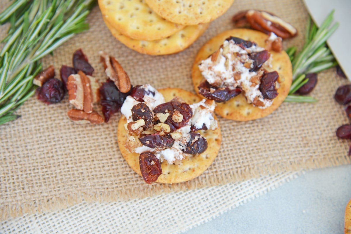 cranberry goat cheese on crackers 