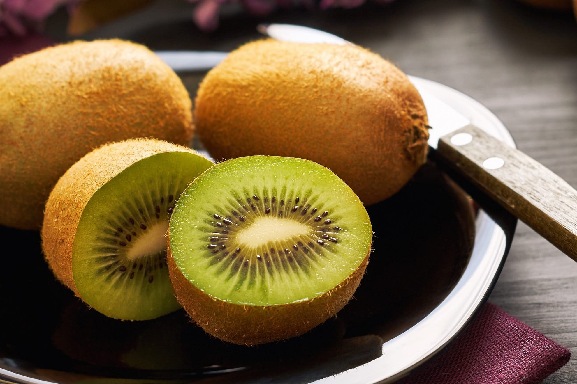 What is Kiwifruit? How to Cut Kiwi &amp; How to Eat Kiwifruit