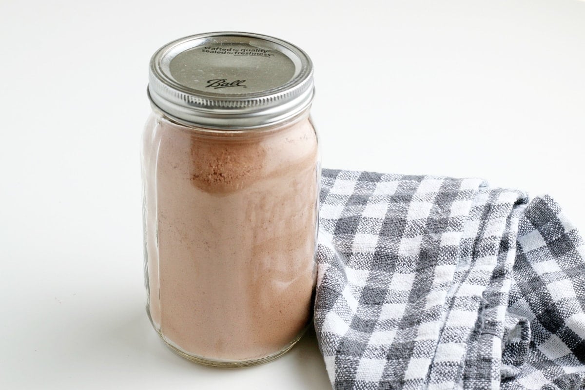 dry hot chocolate mix in a mason jar