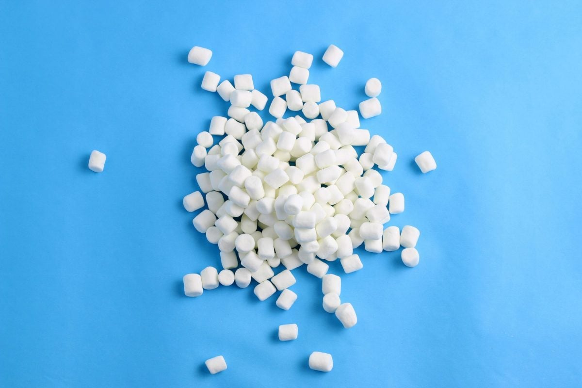 pile of mini marshmallows 