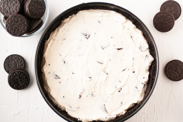 oreo cheesecake in crust