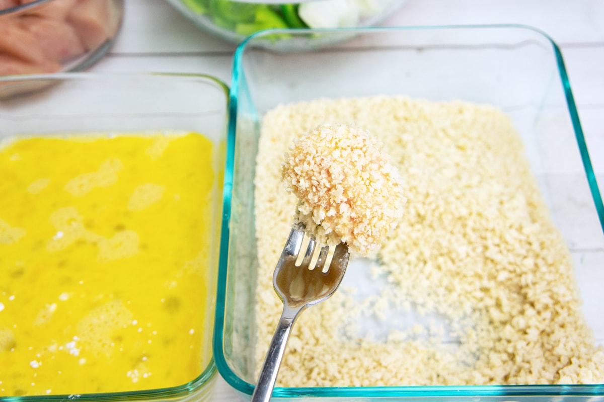 breading chicken in panko bread crumbs 