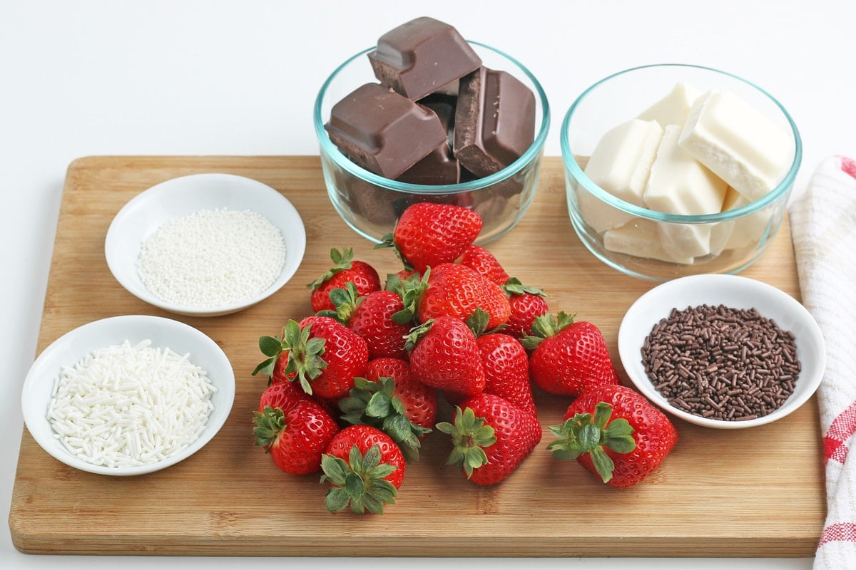 ingredients for homemade chocolate covered strawberries 
