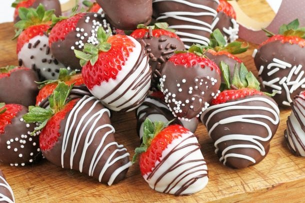 How to Make Chocolate Covered Strawberries - Foolproof & No Sweating