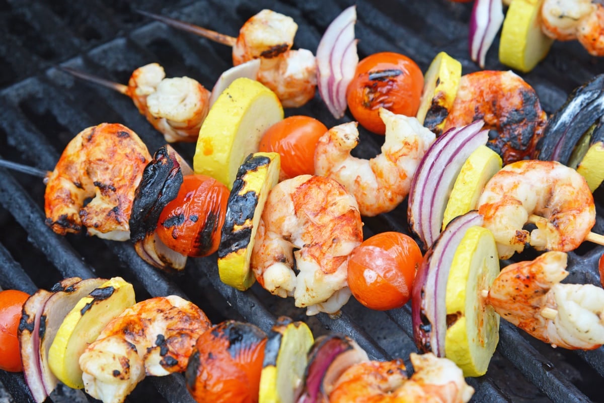 garlic shrimp kabobs on grill