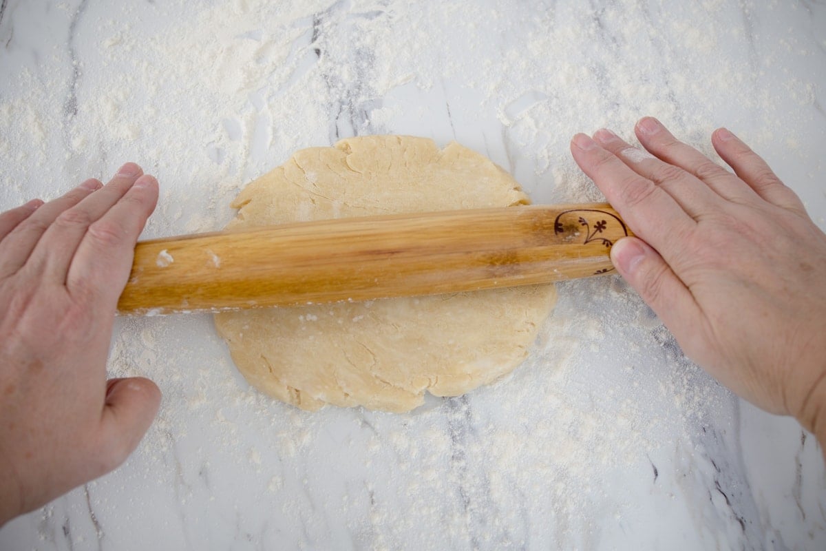rolling out pie dough with rolling pin 