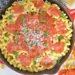 overhead pizza mac and cheese in a skillet