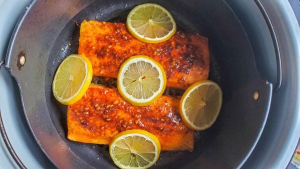 lemon slices on salmon filets