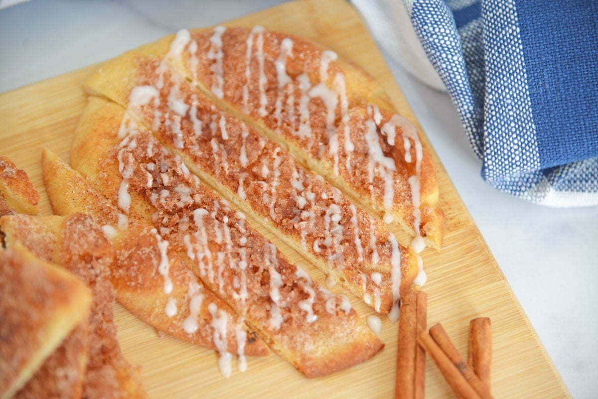 Sliced flatbread with cinnamon sugar and icing drizzle 