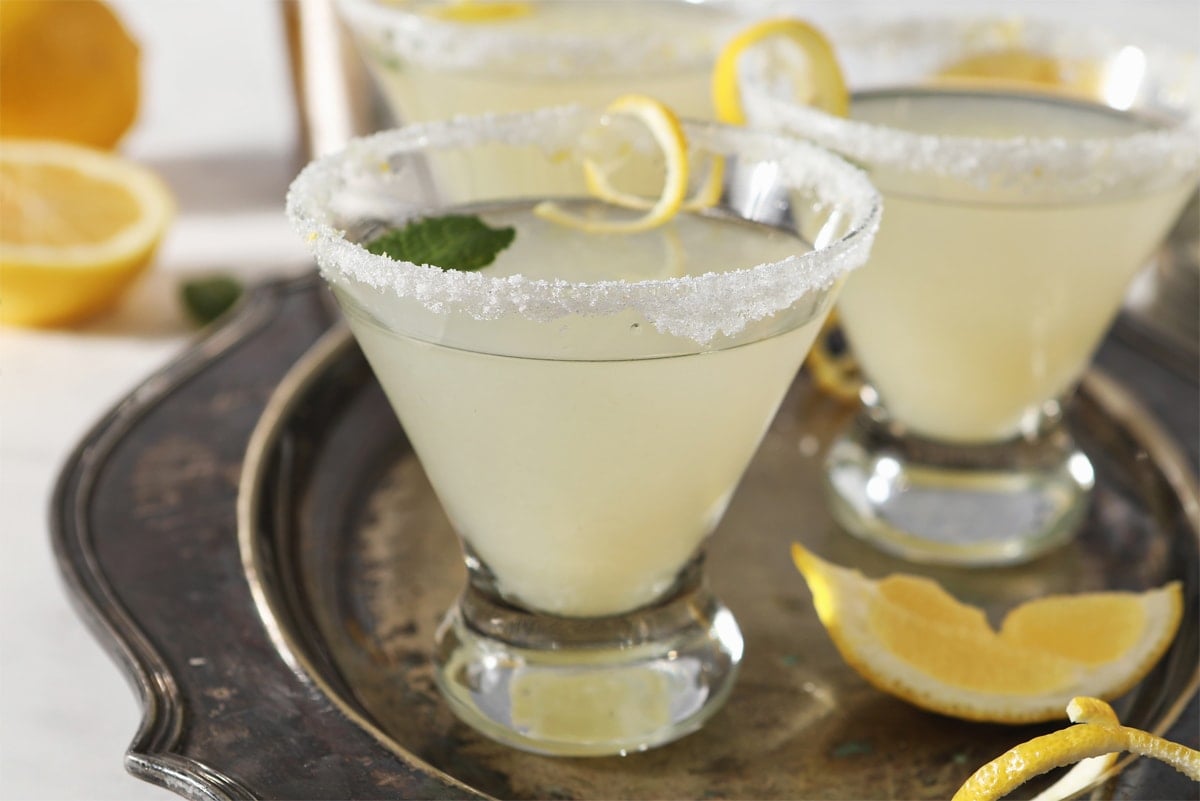 BEST Lemon Drop Martini (Easy Cocktail Recipe)