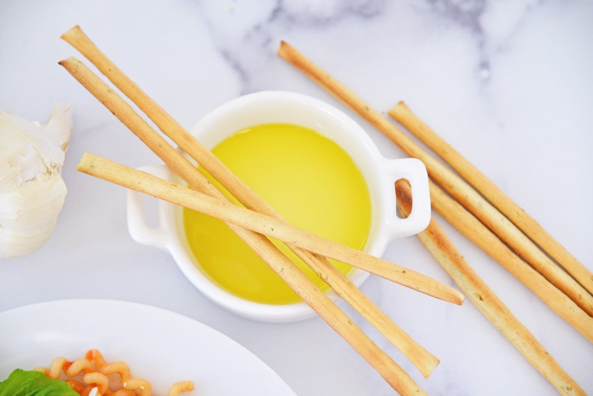 breadsticks with olive oil 