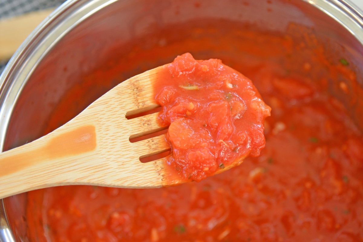 wooden spoon with easy tomato sauce 