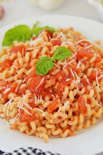 close up of pomodoro sauce over pasta in a bowl