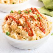 white bowl of sriracha mac and cheese