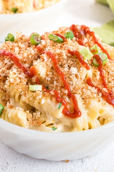 white bowl of sriracha mac and cheese