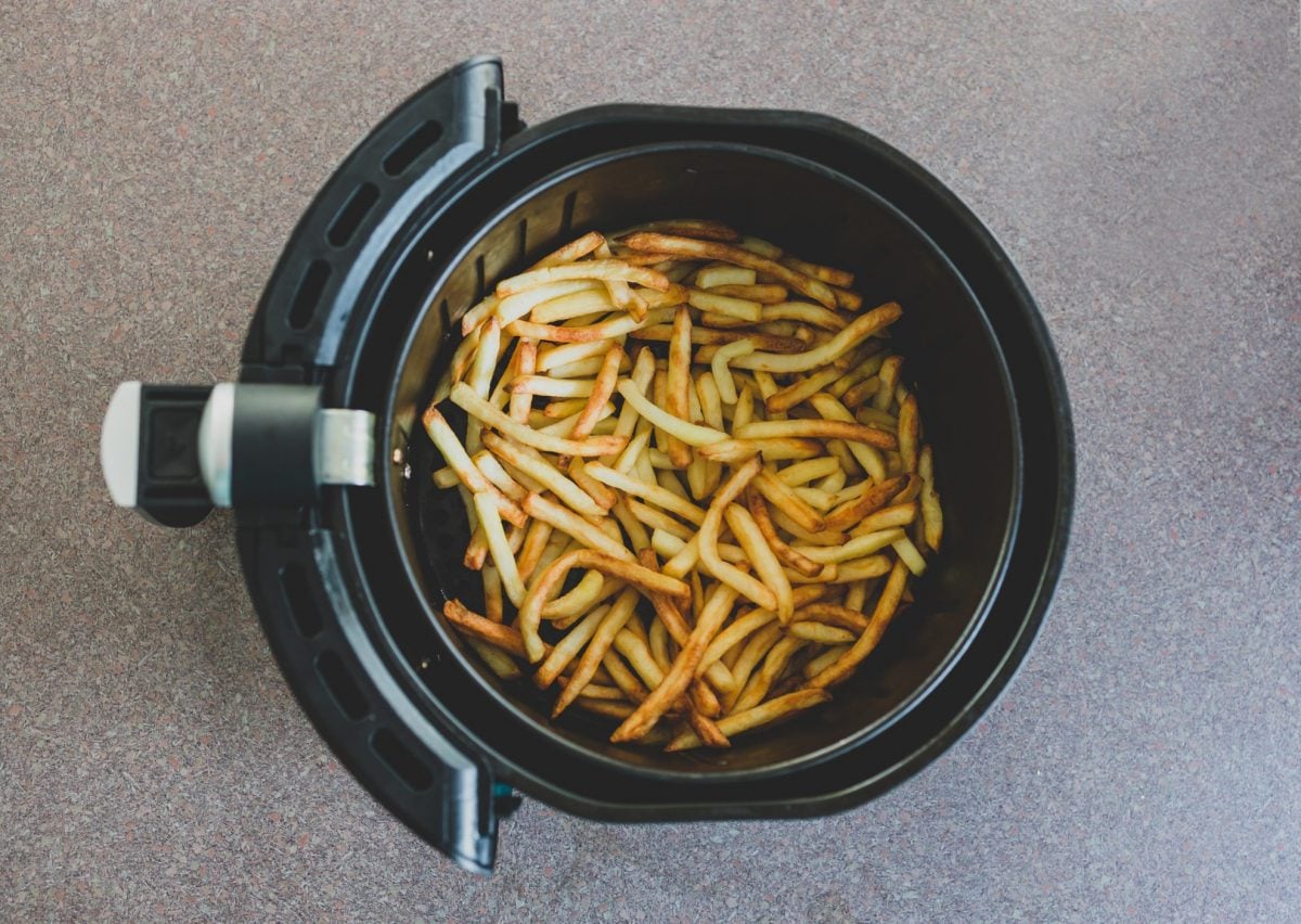 standard fries in an air fryer basket 