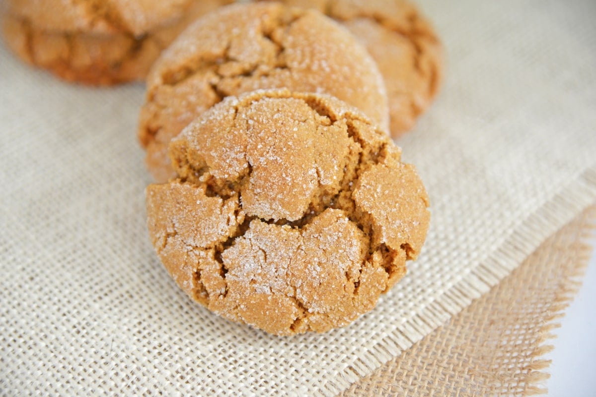 close up of cracks in molasses cookies 