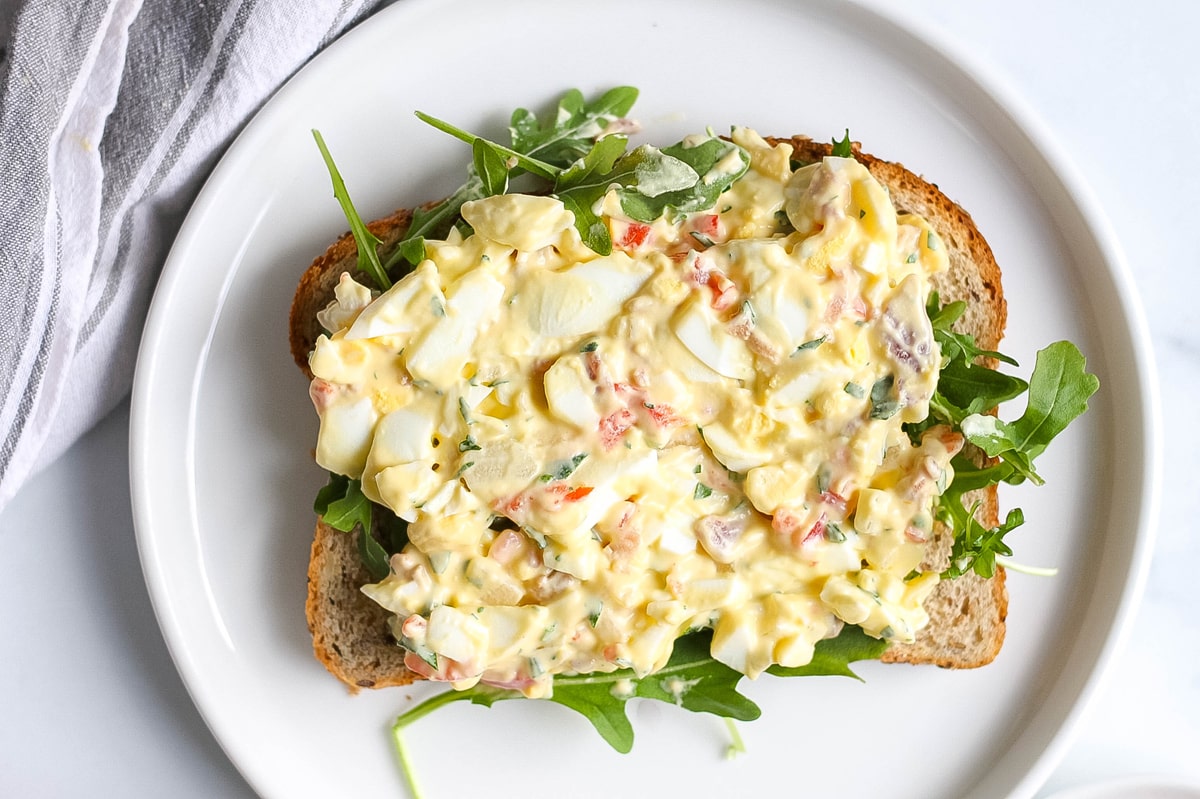 egg salad on whole wheat bread with arugula 