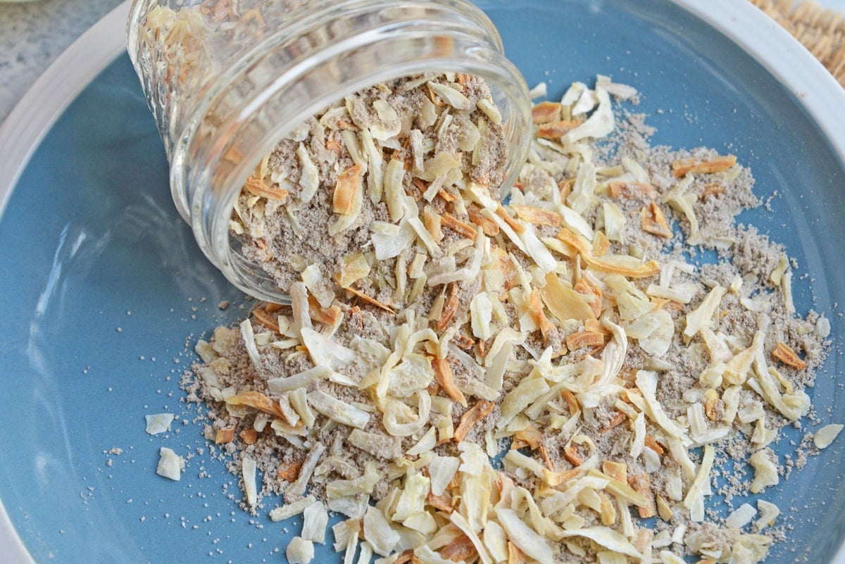 dried onion flakes in onion soup mix 