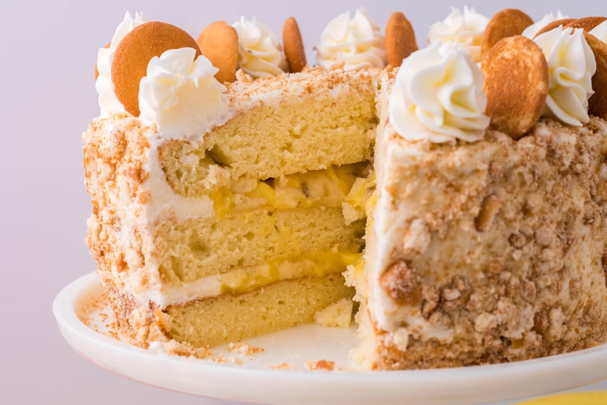 inside of banana layer cake with nilla wafers 