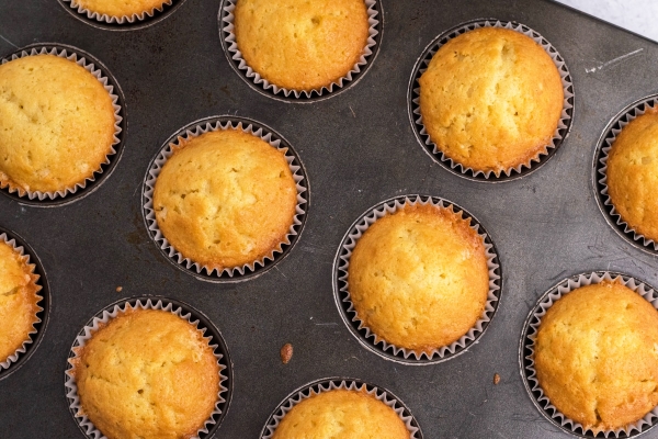 baked vanilla cupcakes