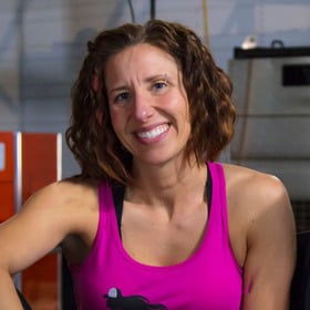 woman wearing pink tank top