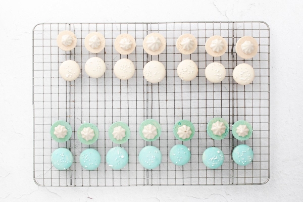 filling macarons